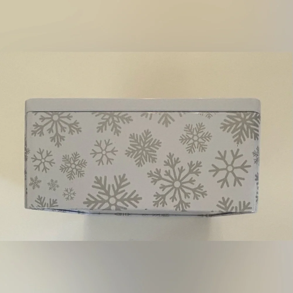 white & silver w/ a splash of blue snowflake gift bags & boxes-10 items NEW NWT